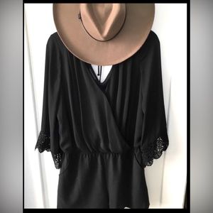 ❤️NWOT Black elastic waist Romper, 4” inseam, w/pockets! Tie back at neck